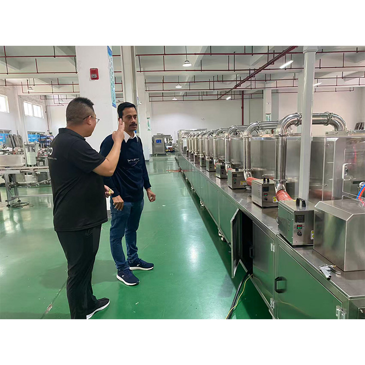 Indian guests come to visit and inspect the oral dissloving film production line