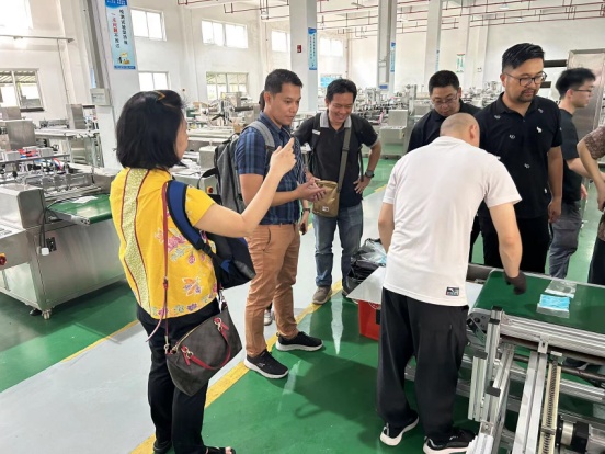 Indonesia-regular-customer-came-to-see-cooling-patch-production-line.jpg