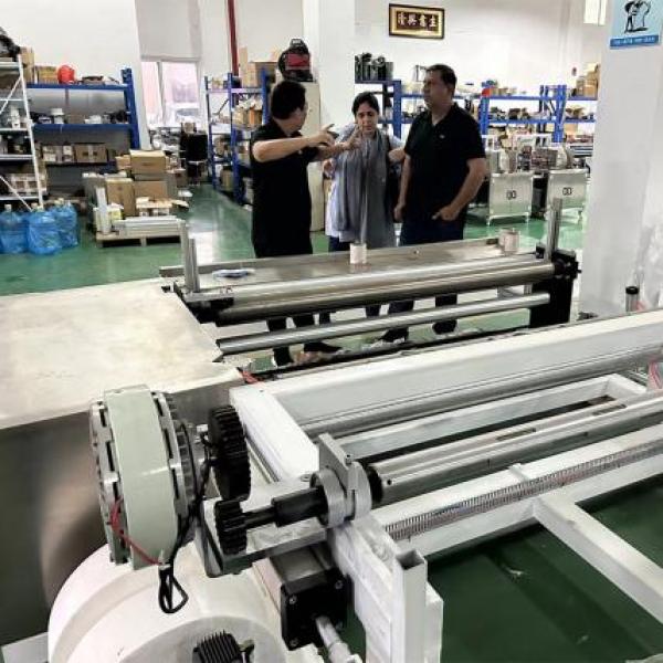 Pakistan customer purchases nonwoven fabric slitting rewinding machine